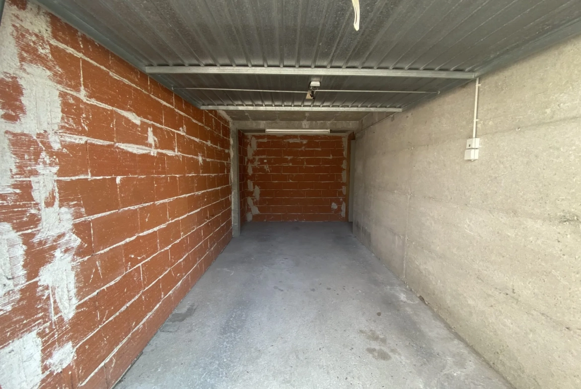 Appartement T3 lumineux avec terrasse et garage à Aubenas 