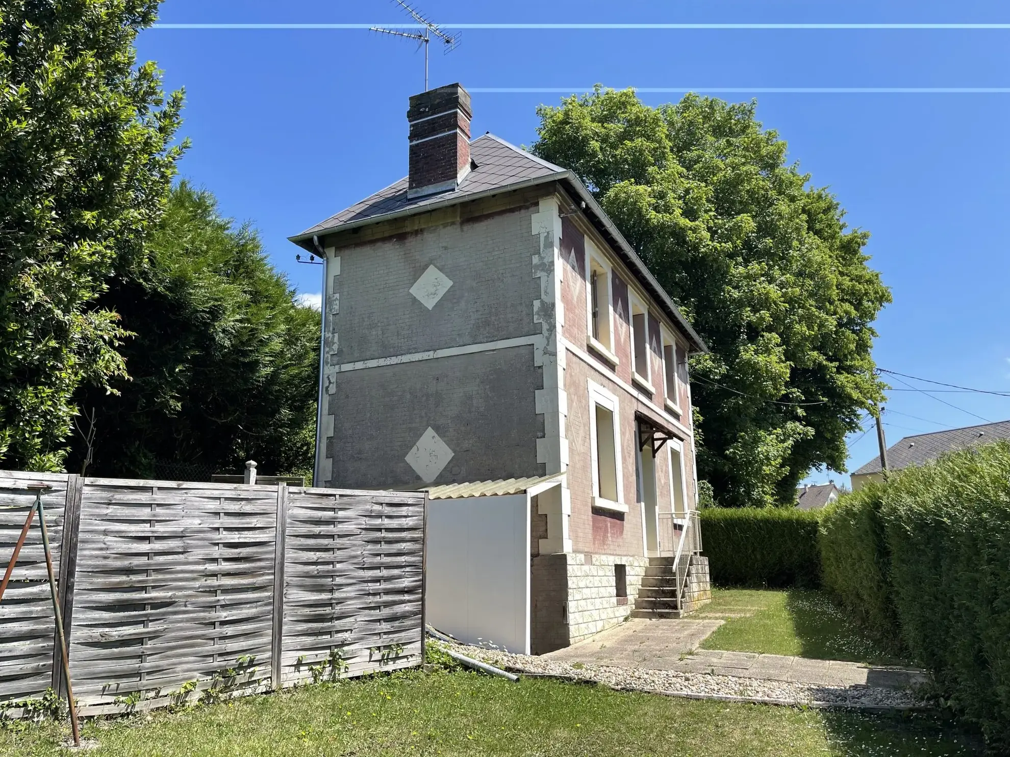 Maison à vendre de 62 m² à proximité de Lisieux avec garage et cave 