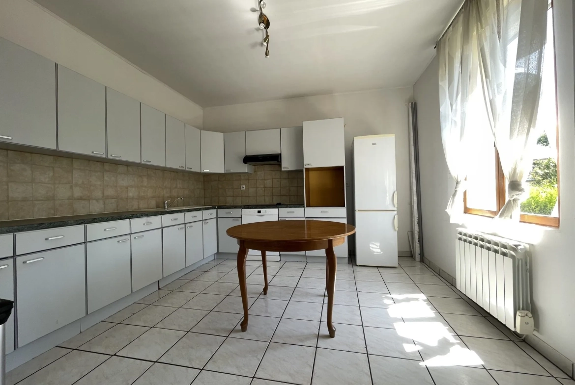 Maison à vendre de 62 m² à proximité de Lisieux avec garage et cave 