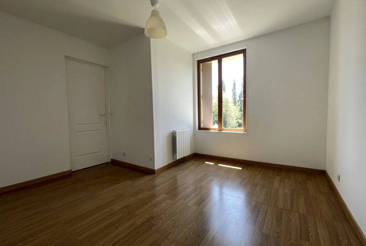 Maison à vendre de 62 m² à proximité de Lisieux avec garage et cave 