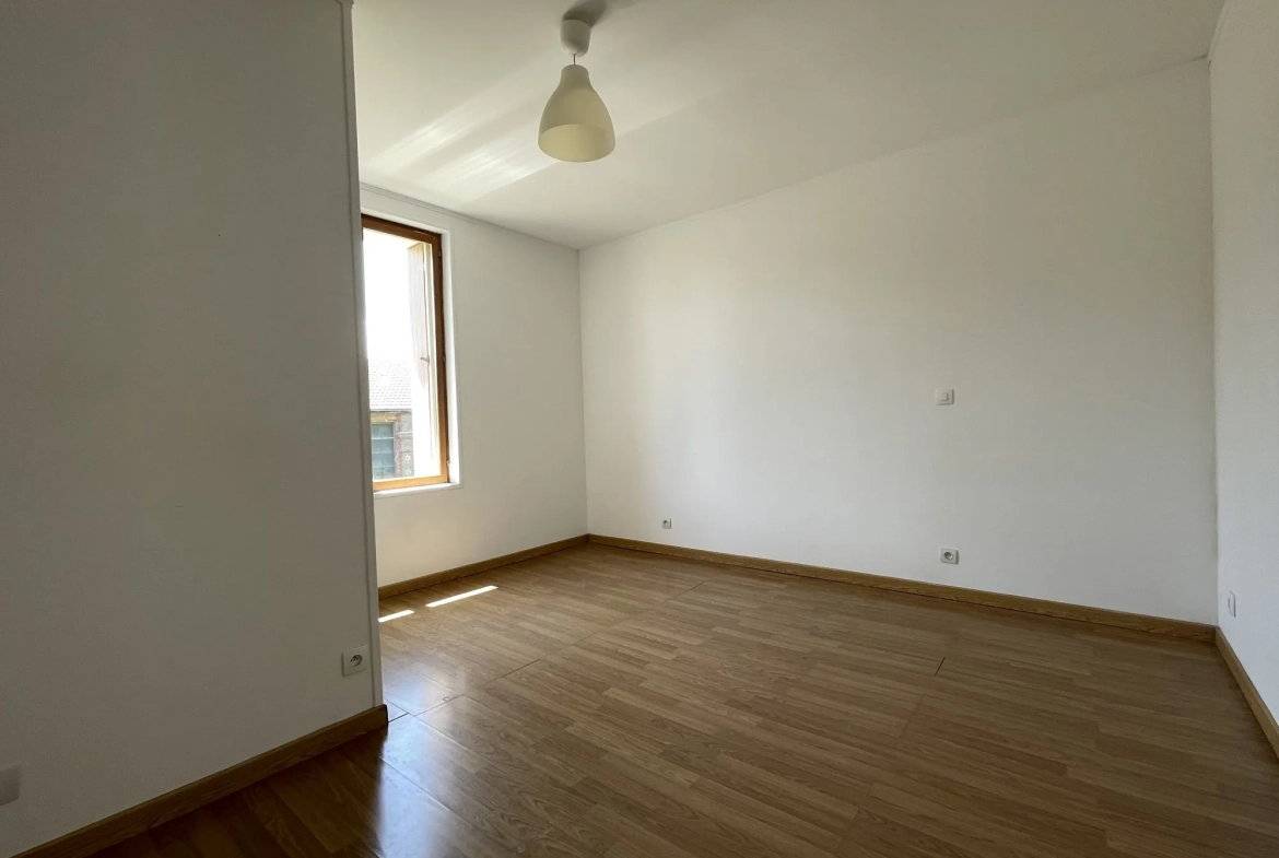 Maison à vendre de 62 m² à proximité de Lisieux avec garage et cave 