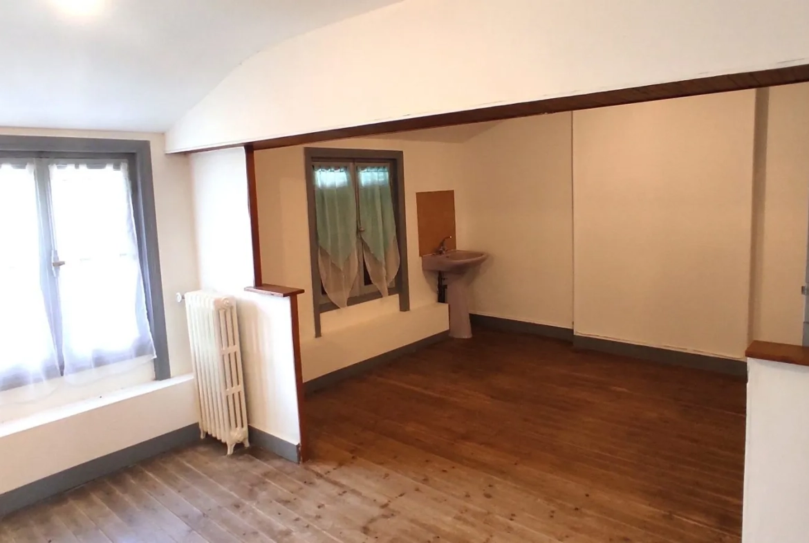 Maison familiale avec 4 chambres, jardin et accès privé à la Charente à Saint-Vaize 