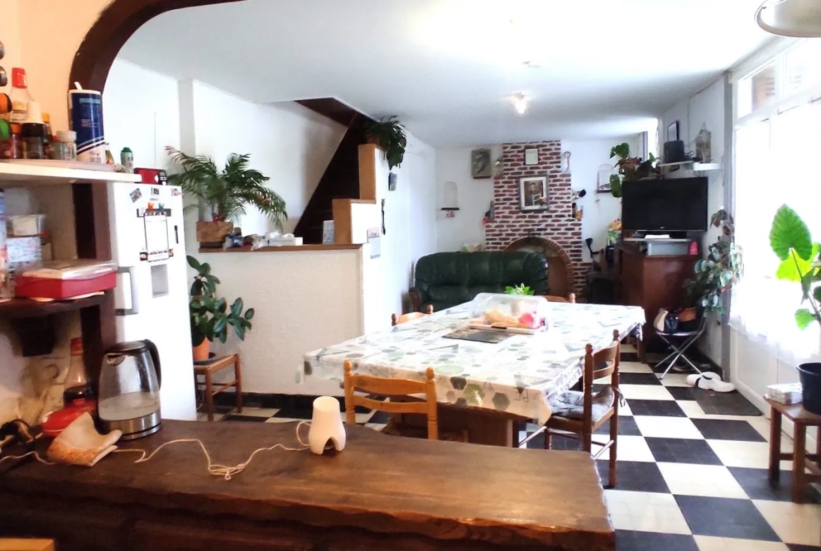 Maison familiale avec 4 chambres, jardin et accès privé à la Charente à Saint-Vaize 