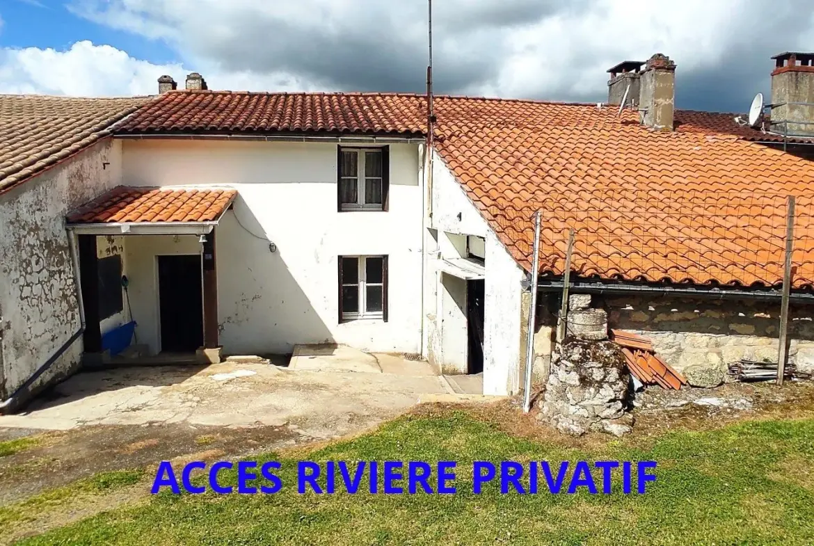 Maison familiale avec 4 chambres, jardin et accès privé à la Charente à Saint-Vaize 