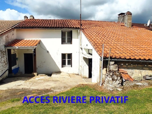 Maison familiale avec 4 chambres, jardin et accès privé à la Charente à Saint-Vaize