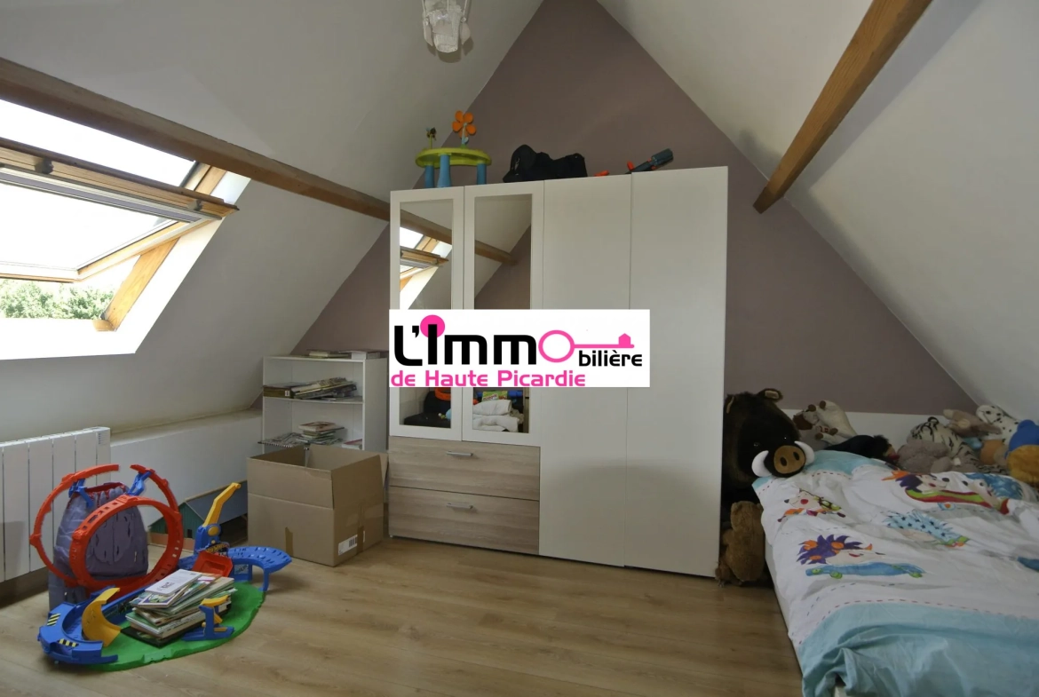 Chambre 1 Maison à vendre à Chaulnes avec grand jardin, garage et terrasse - 2 chambres 