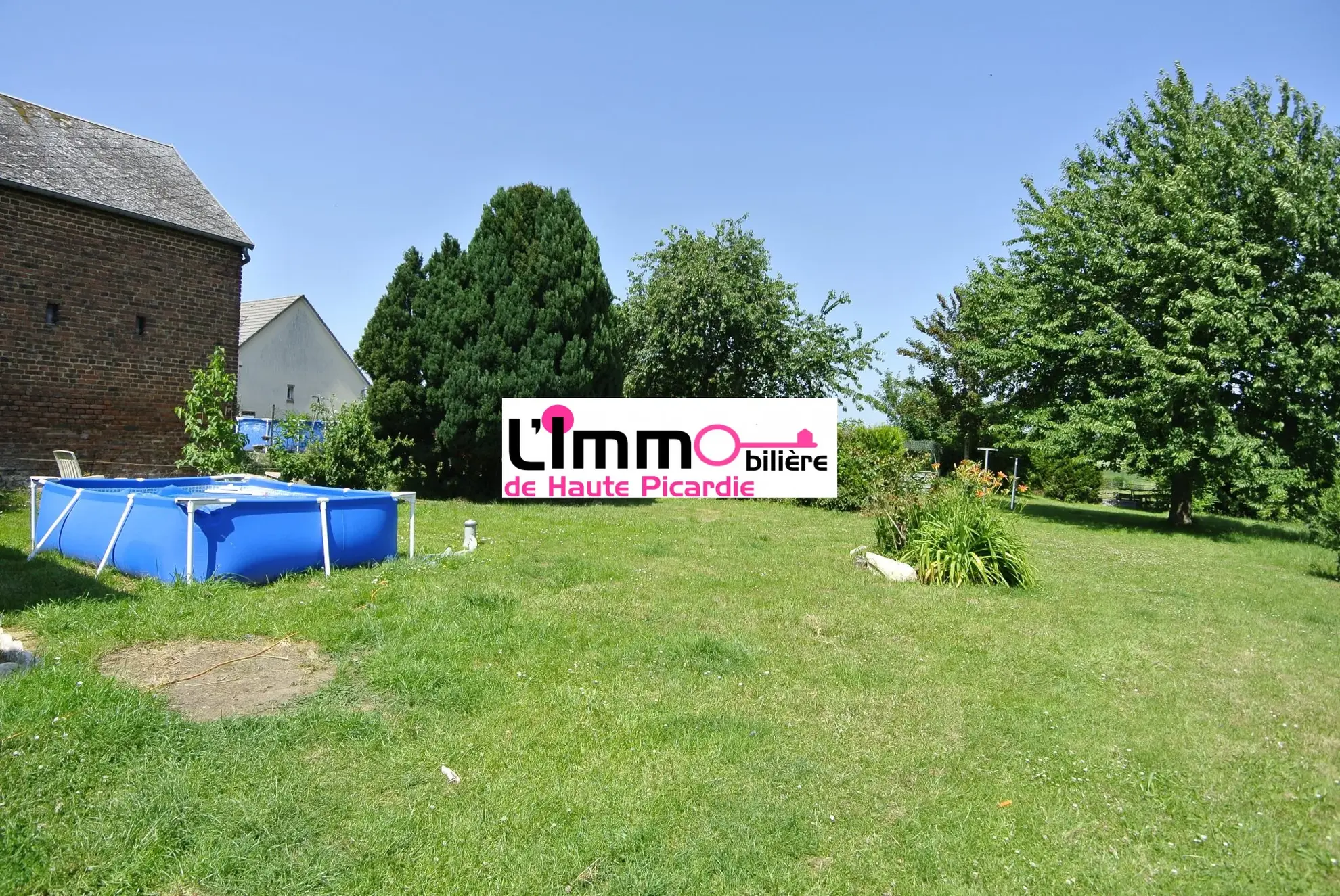 Terrain Maison à vendre à Chaulnes avec grand jardin, garage et terrasse - 2 chambres 