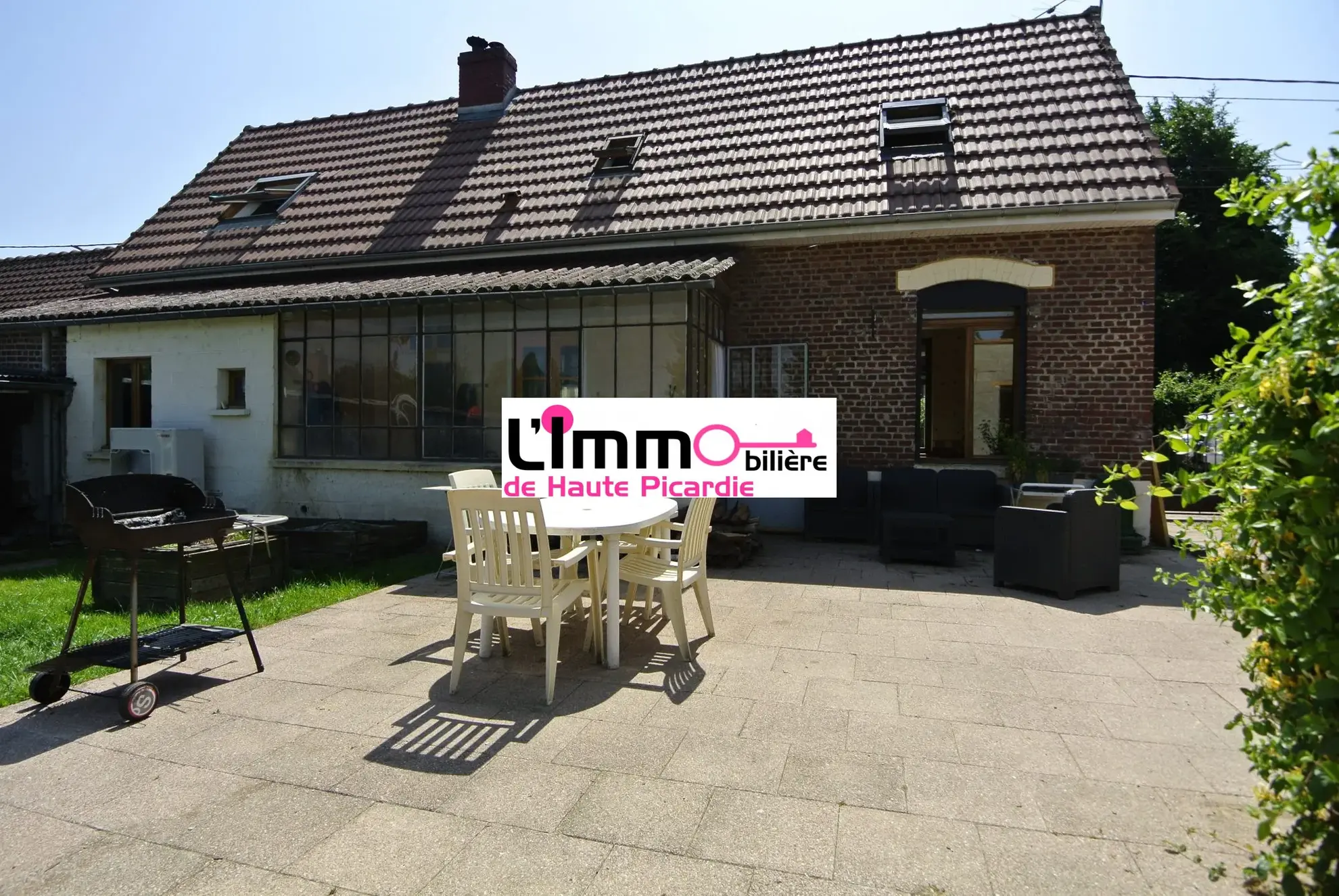 Espace terrasse Maison à vendre à Chaulnes avec grand jardin, garage et terrasse - 2 chambres 