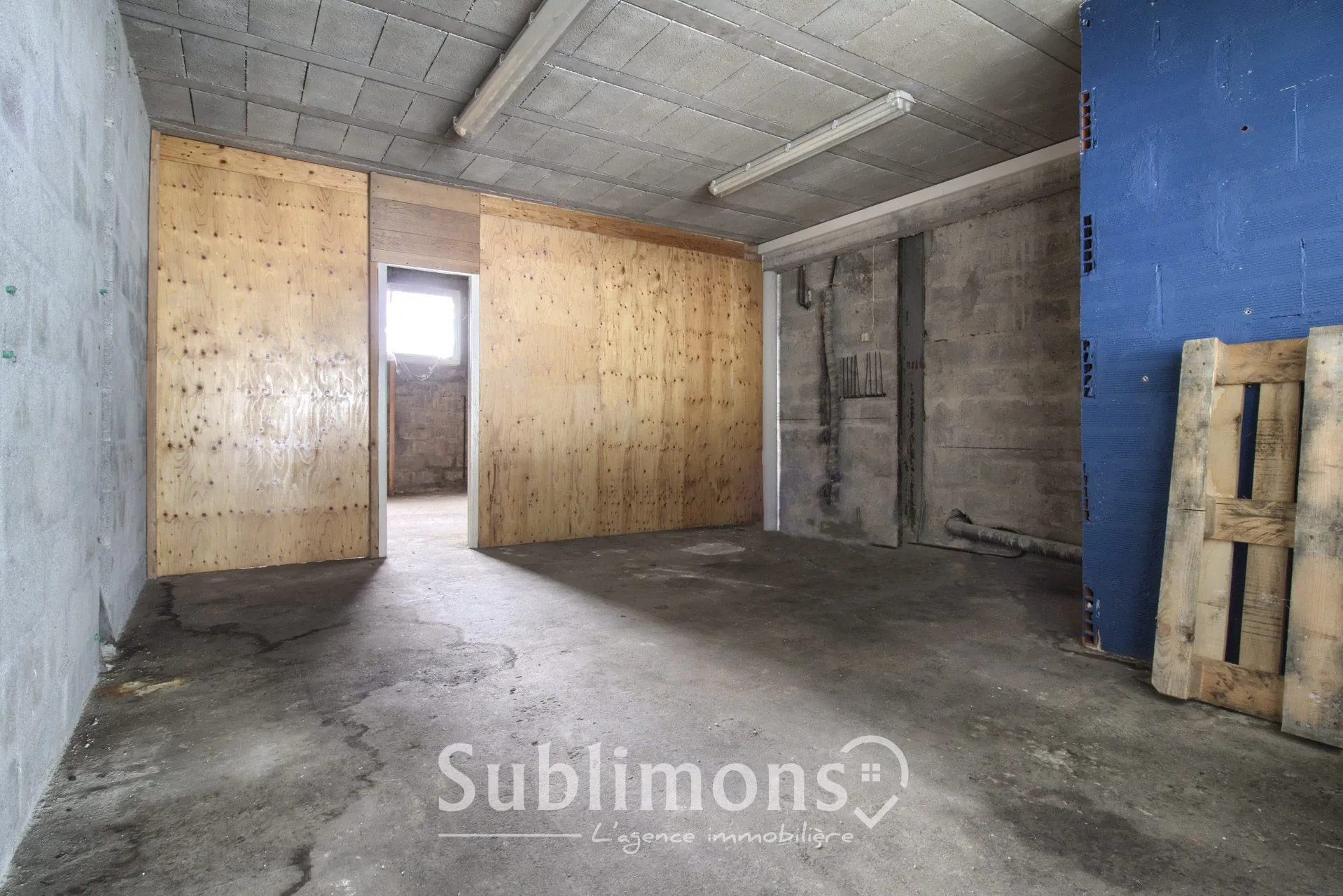Local commercial de 200 m² à Plouay en zone artisanale – Opportunité à saisir 