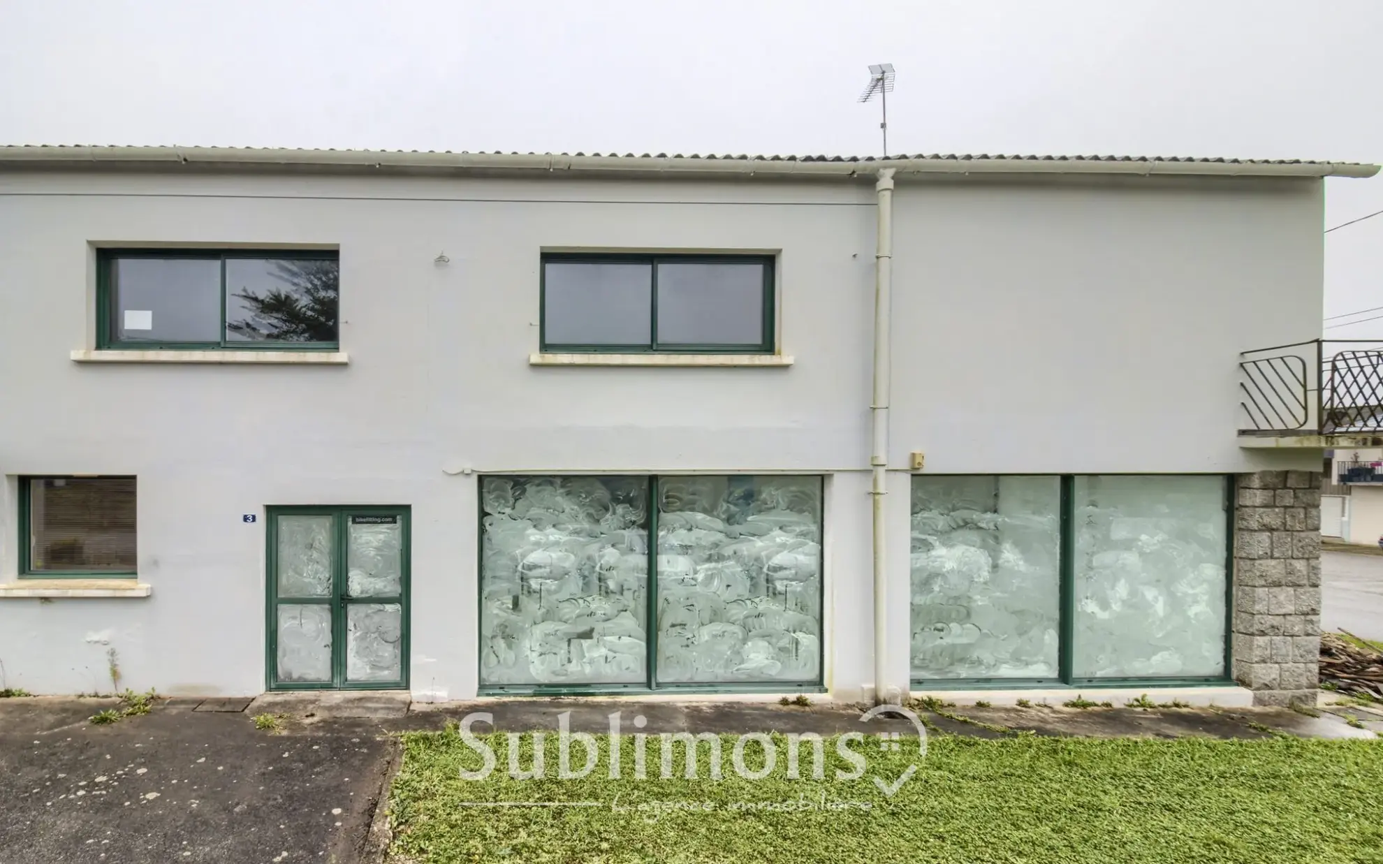Local commercial de 200 m² à Plouay en zone artisanale – Opportunité à saisir 