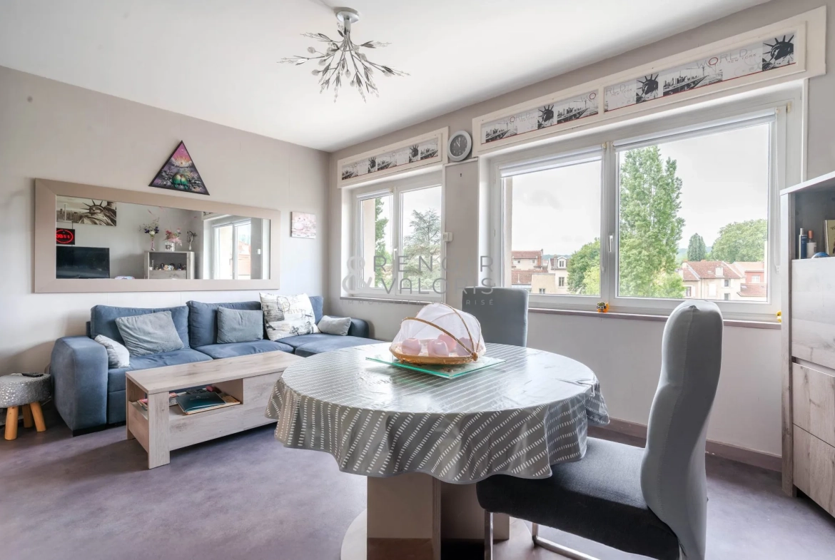 Appartement lumineux avec loggia à Laxou près d'Émile Zola 