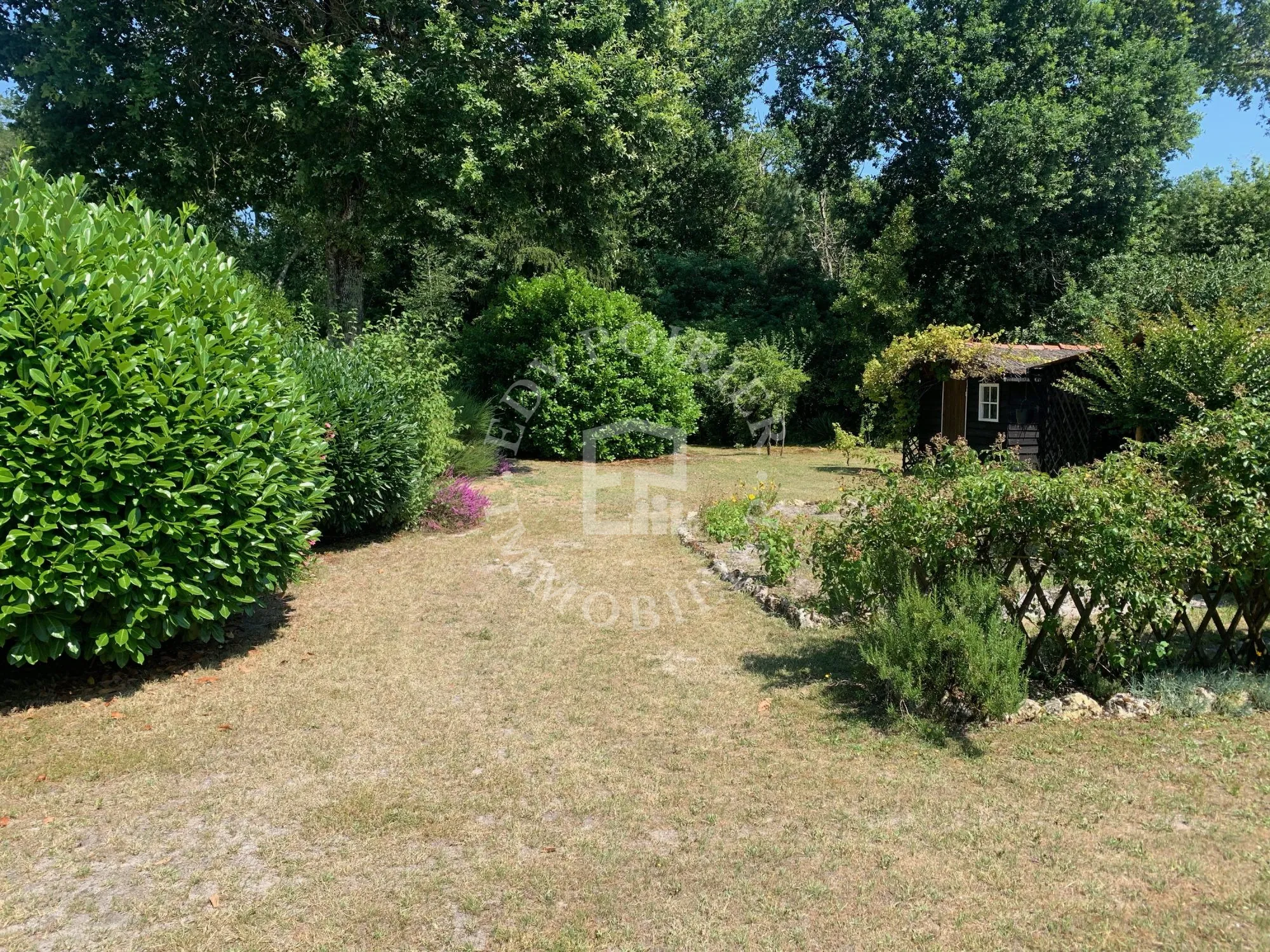 Terrain à bâtir de 1233 m² à Avensan – Cadre naturel et calme 