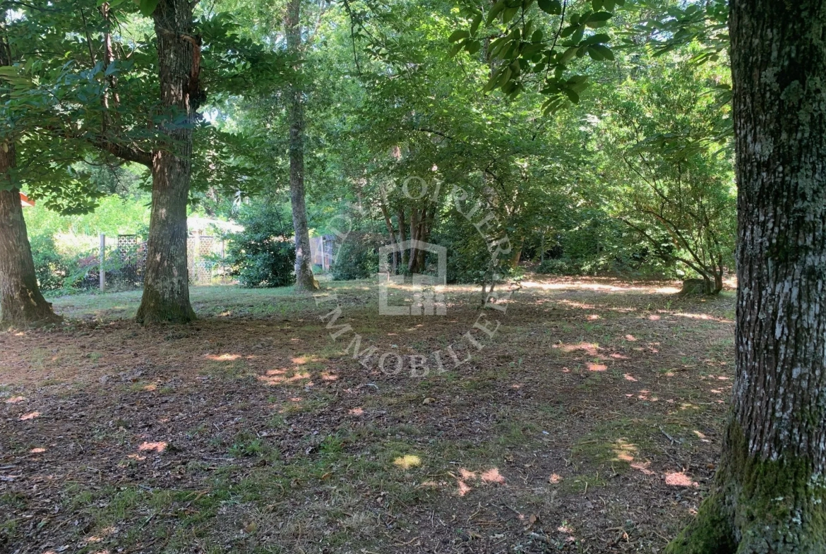 Terrain à bâtir de 1233 m² à Avensan – Cadre naturel et calme 