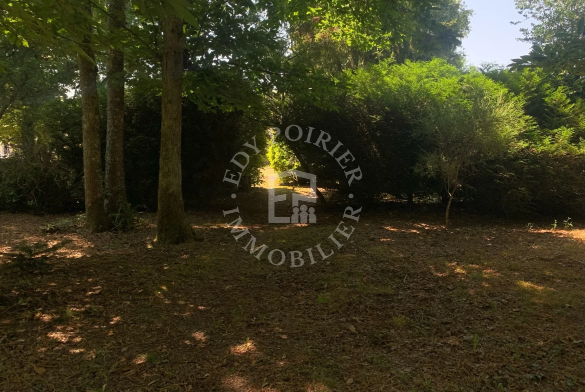 Terrain à bâtir de 1233 m² à Avensan – Cadre naturel et calme 