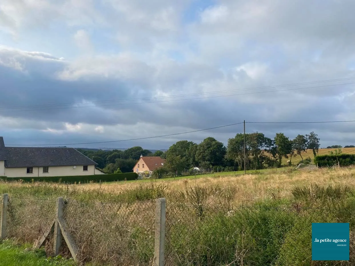 Grand terrain constructible à vendre à Esson, vue exceptionnelle sur la Suisse Normande 