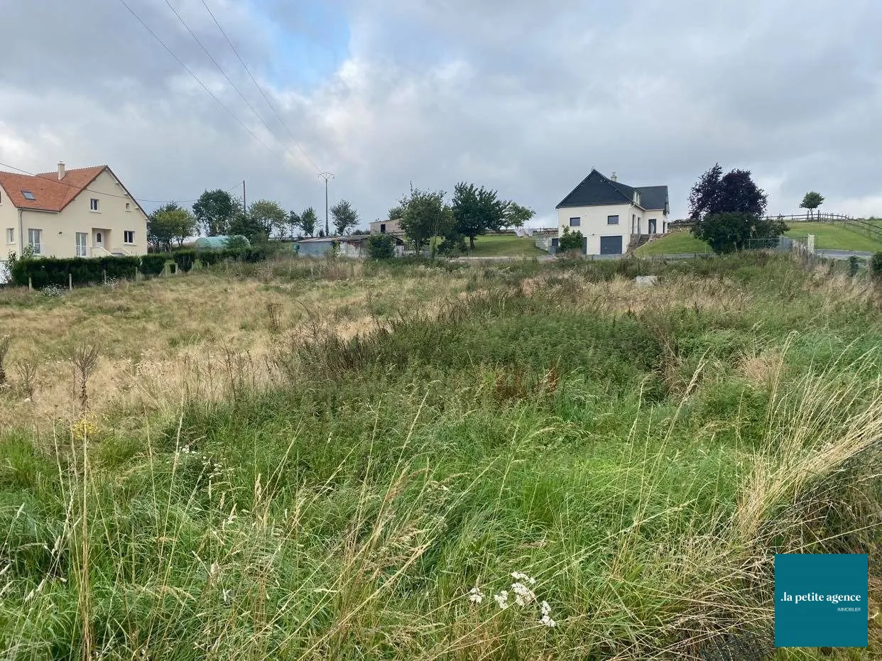 Grand terrain constructible à vendre à Esson, vue exceptionnelle sur la Suisse Normande 