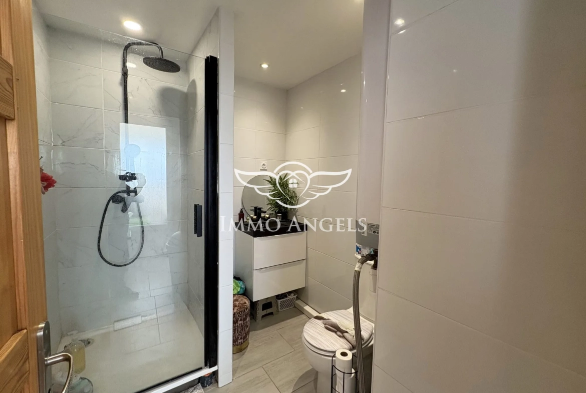 Appartement T2 rénové de 42 m² avec terrasse et parking à Montpellier La Martelle 