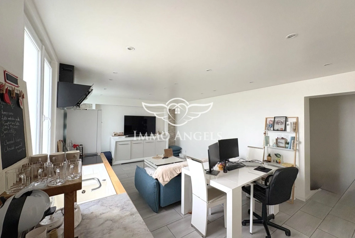 Appartement T2 rénové de 42 m² avec terrasse et parking à Montpellier La Martelle 