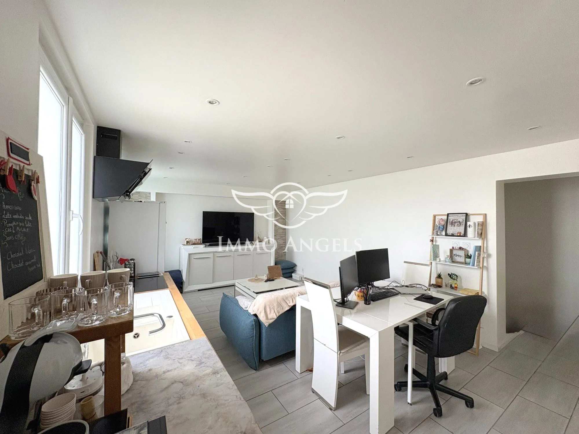 Appartement T2 rénové de 42 m² avec terrasse et parking à Montpellier La Martelle 