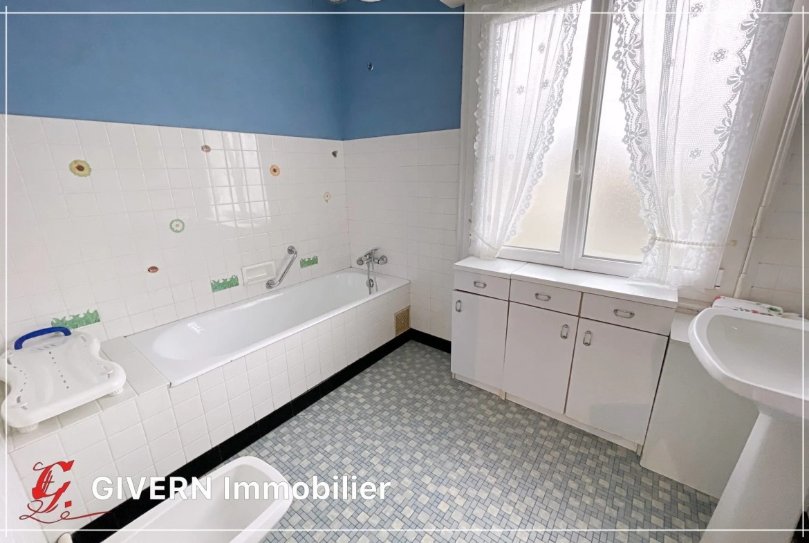 Maison à Plouay 127 m² à rénover avec garage et combles aménageables 