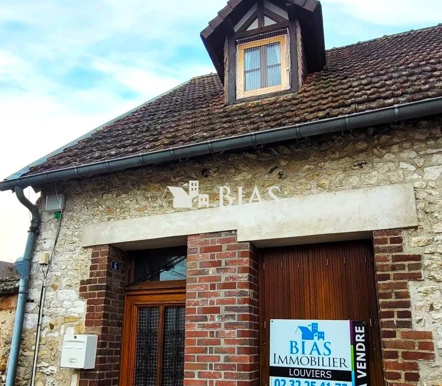 Maison à vendre à Gaillon, centre-ville, 1 chambre, proche gare et écoles 