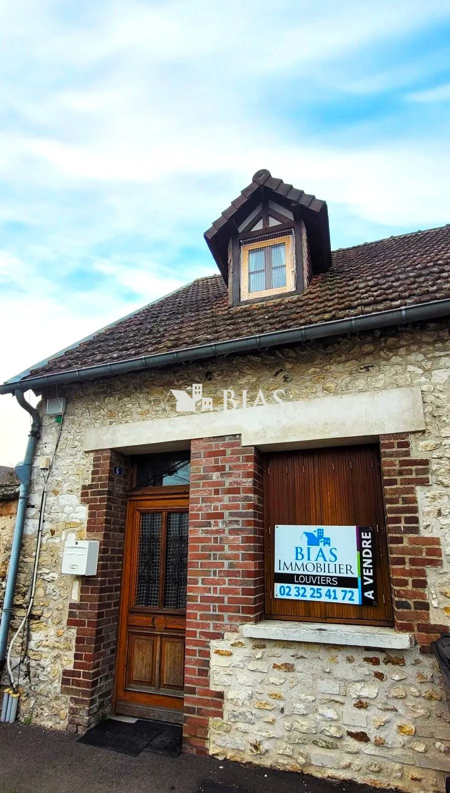 Maison à vendre à Gaillon, centre-ville, 1 chambre, proche gare et écoles 
