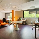 Local professionnel à Légny avec parking, ascenseur et proximité gare