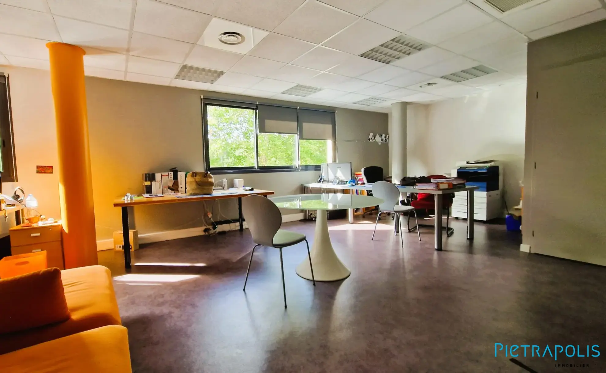 Local professionnel à Légny avec parking, ascenseur et proximité gare 