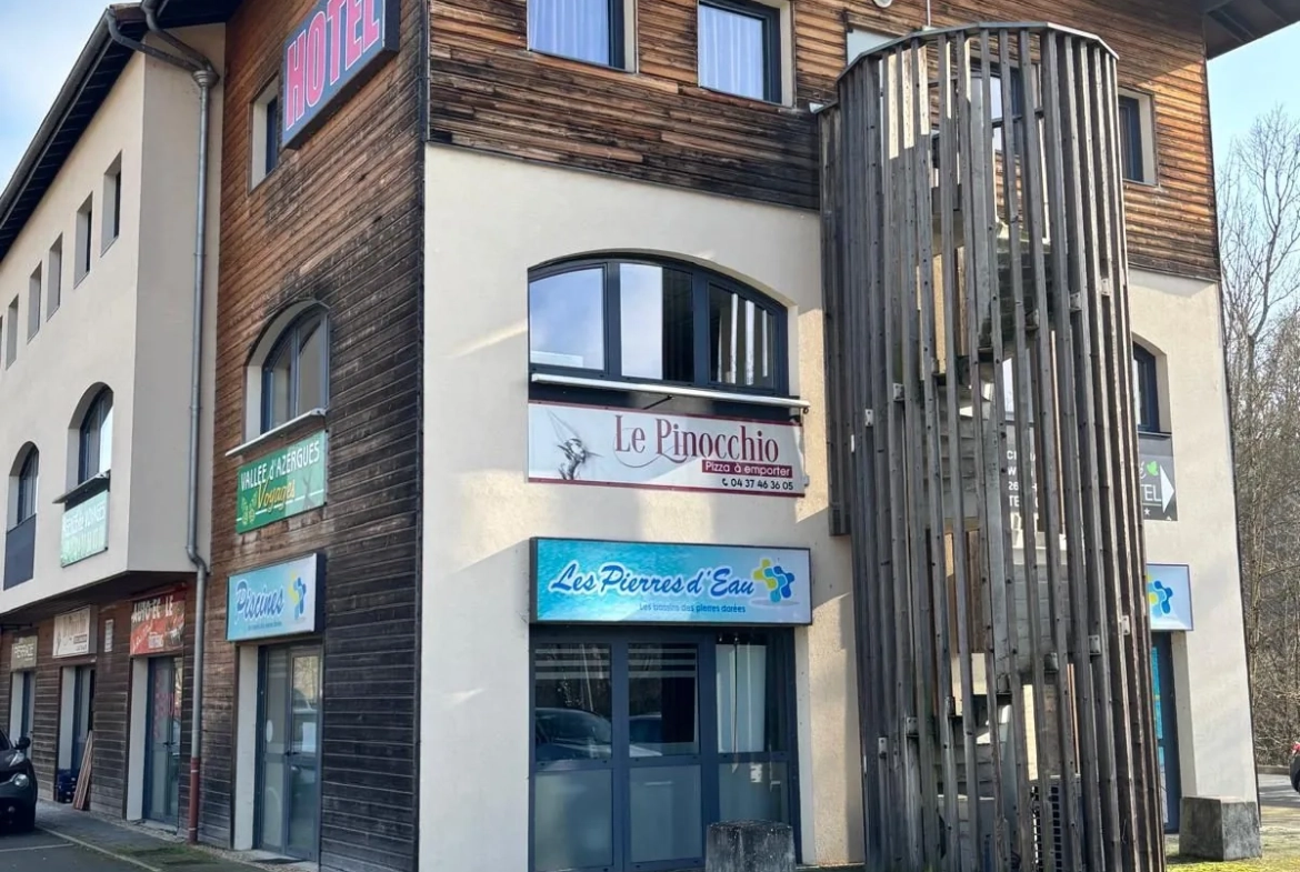 Local professionnel à Légny avec parking, ascenseur et proximité gare 