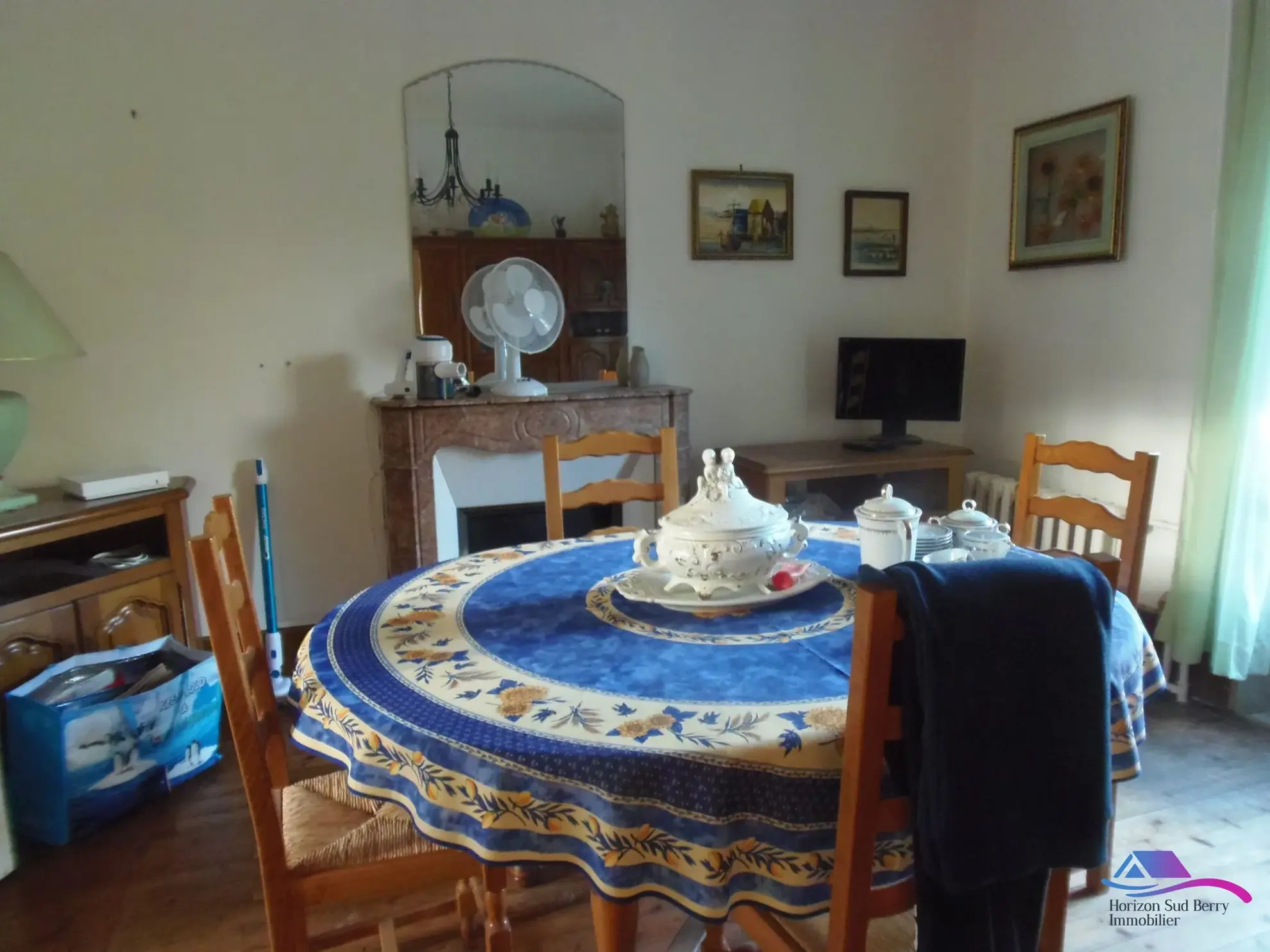 salle à manger Maison de village avec grand garage et espace professionnel à vendre près de Boussac et Montluçon 