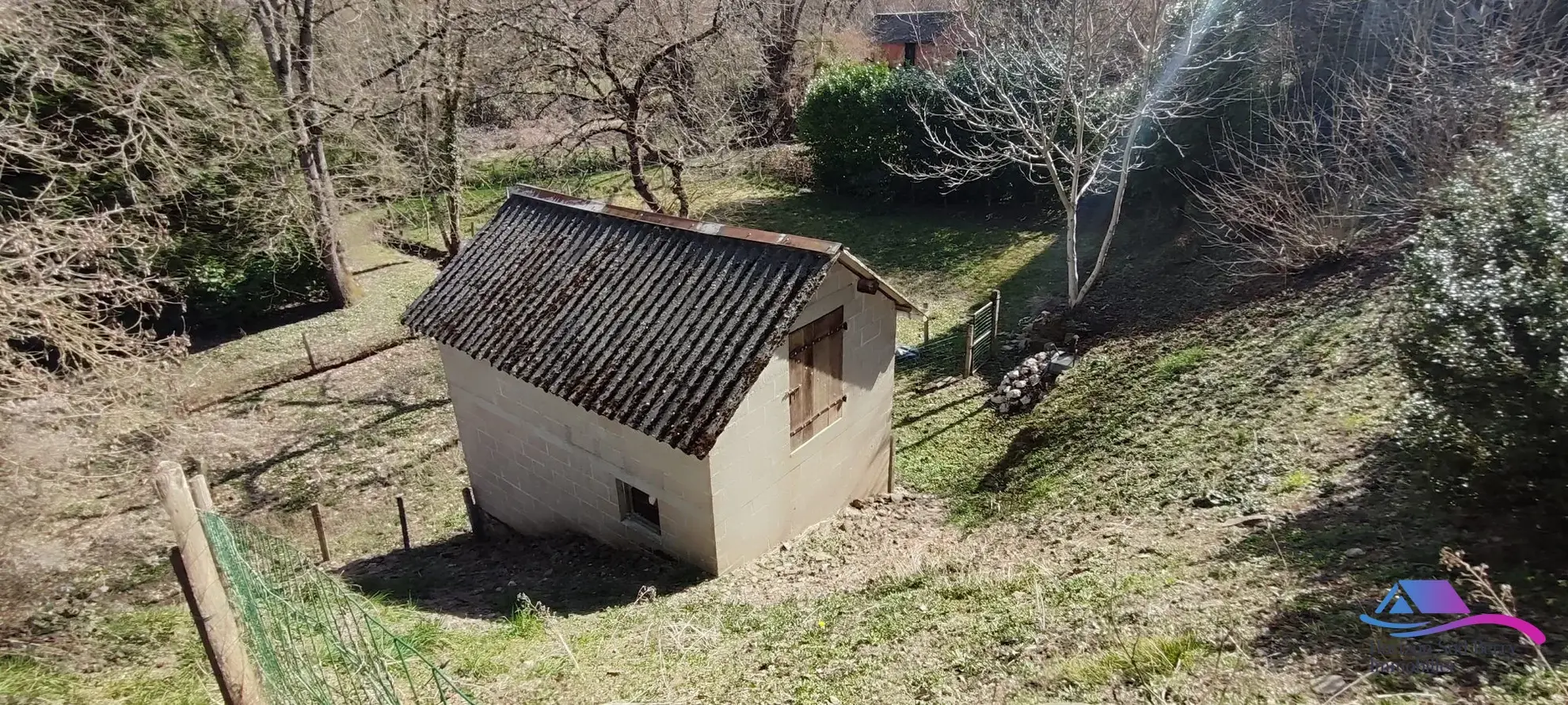 dépendance jardin Maison de village avec grand garage et espace professionnel à vendre près de Boussac et Montluçon 