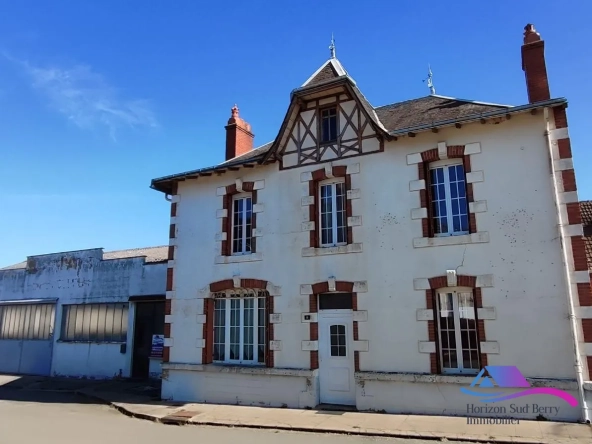 façade Maison de village avec grand garage et espace professionnel à vendre près de Boussac et Montluçon
