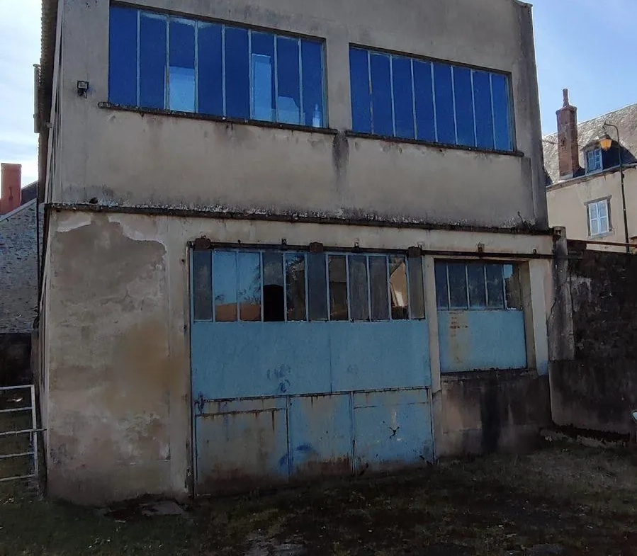 garage accès niveau -1 Maison de village avec grand garage et espace professionnel à vendre près de Boussac et Montluçon 