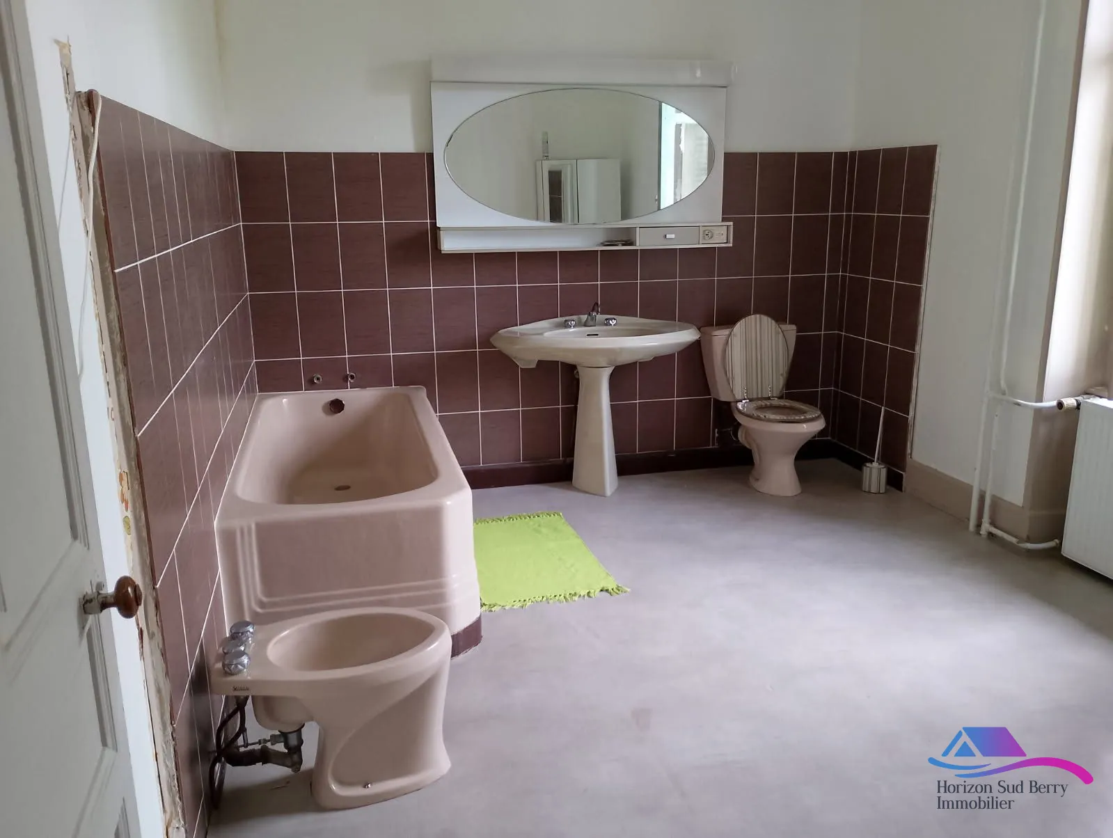 Maison de village avec grand garage et espace professionnel à vendre près de Boussac et Montluçon 