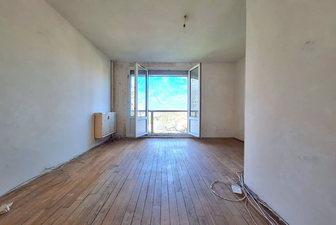 Appartement à Epinal de 4 pièces, 70 m² à rénover avec garage et cave 