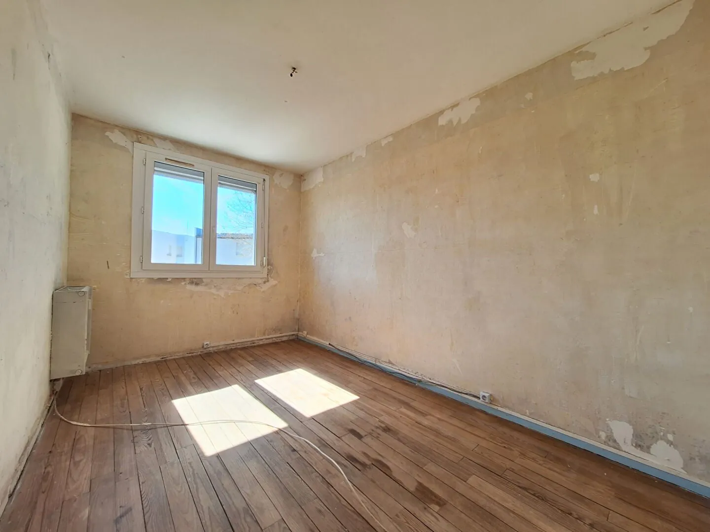 Appartement à Epinal de 4 pièces, 70 m² à rénover avec garage et cave 