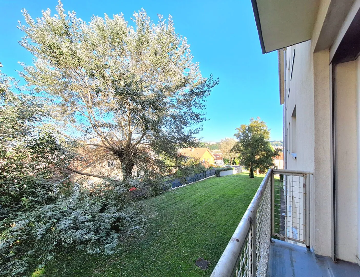 Appartement à Epinal de 4 pièces, 70 m² à rénover avec garage et cave 
