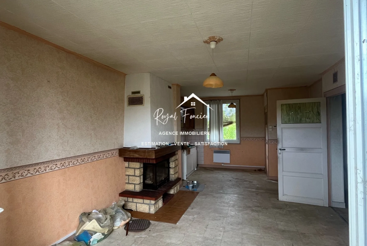 cuisine séjour Maison ancienne de 114 m² aux Ormes avec jardin et potentiel de rénovation 