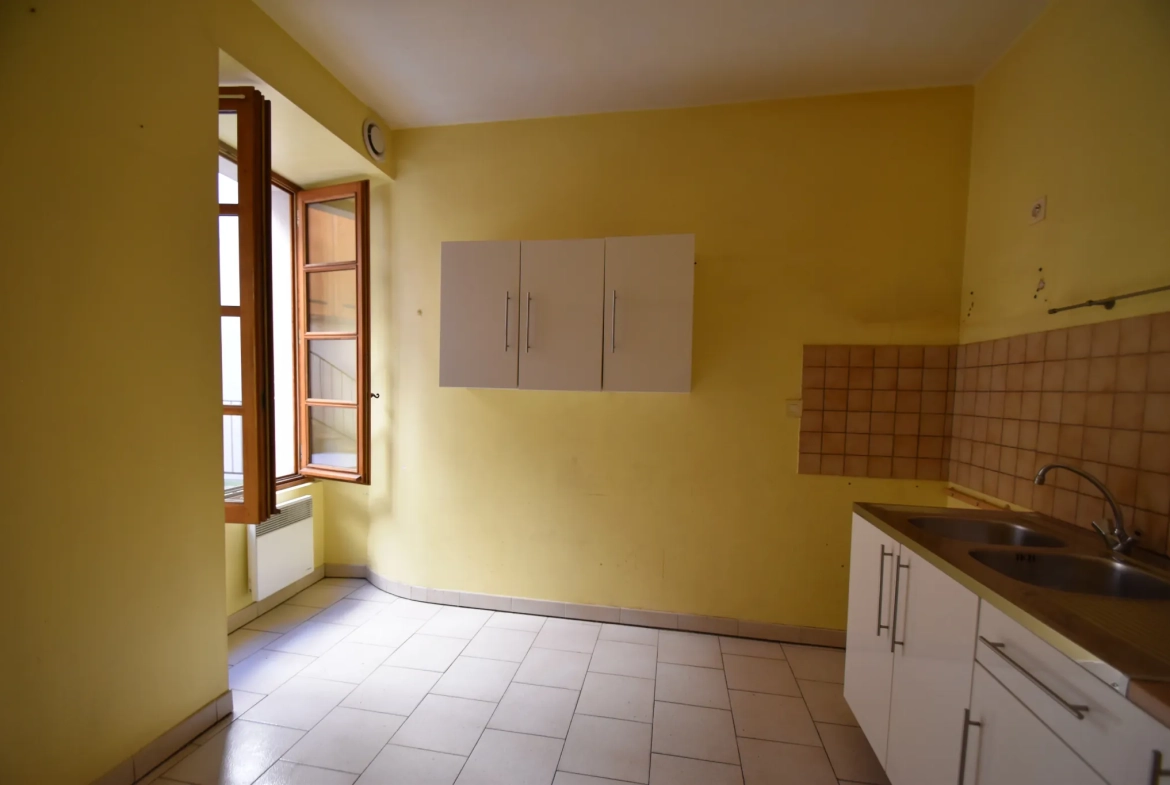 Appartement T3 à Caussade - 75 m², rue de la République, calme au cœur de la ville 