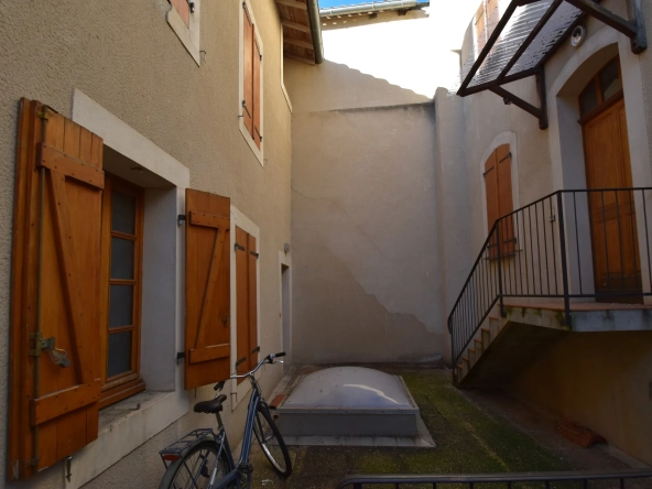 Appartement T3 à Caussade - 75 m², rue de la République, calme au cœur de la ville