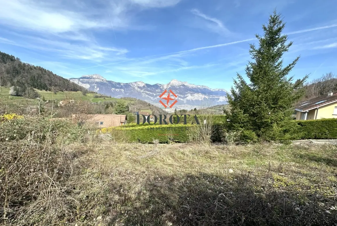 Terrain constructible de 602 m² avec vue sur la Chartreuse à La Combe-de-Lancey 