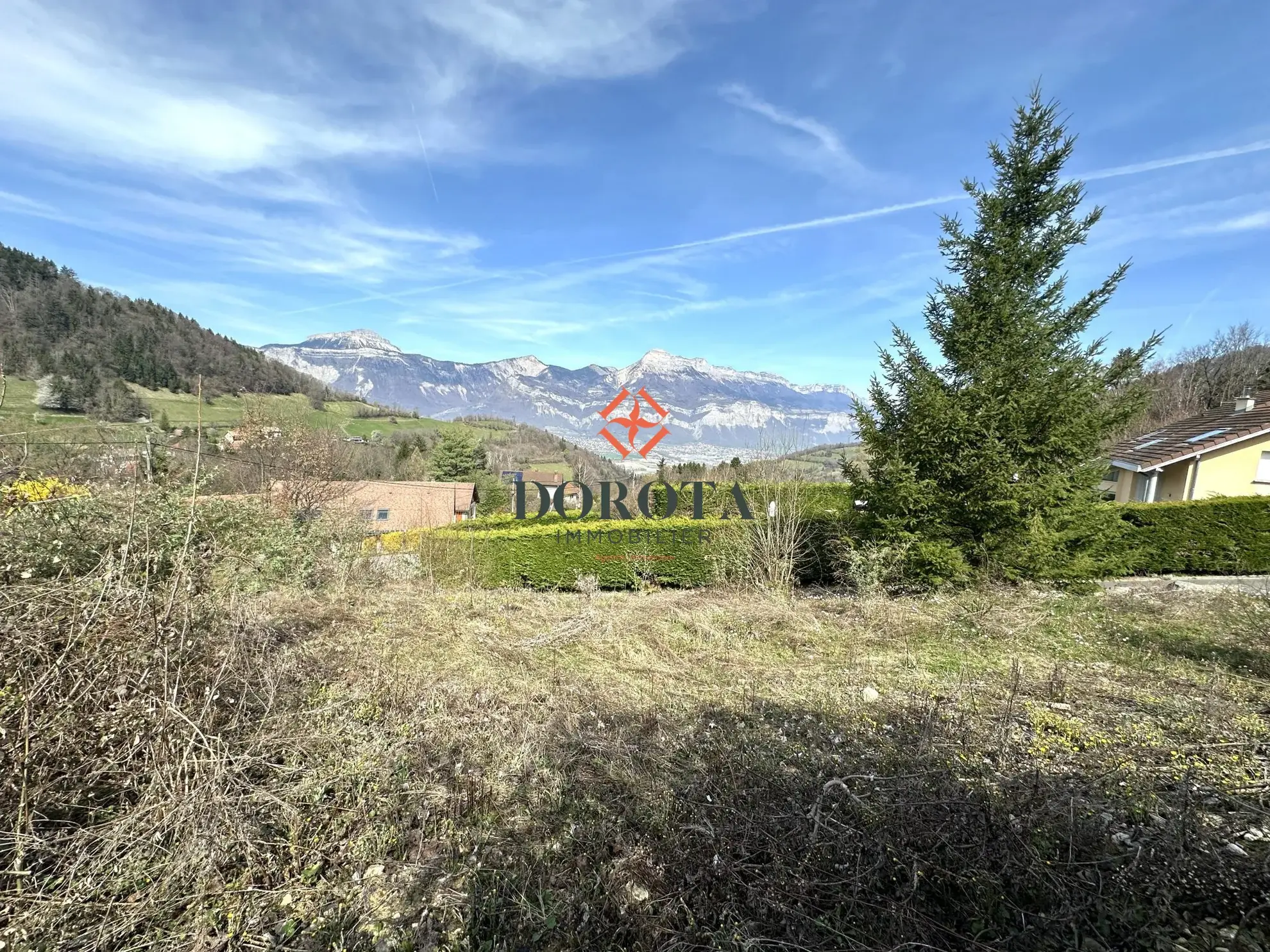 Terrain constructible de 602 m² avec vue sur la Chartreuse à La Combe-de-Lancey 