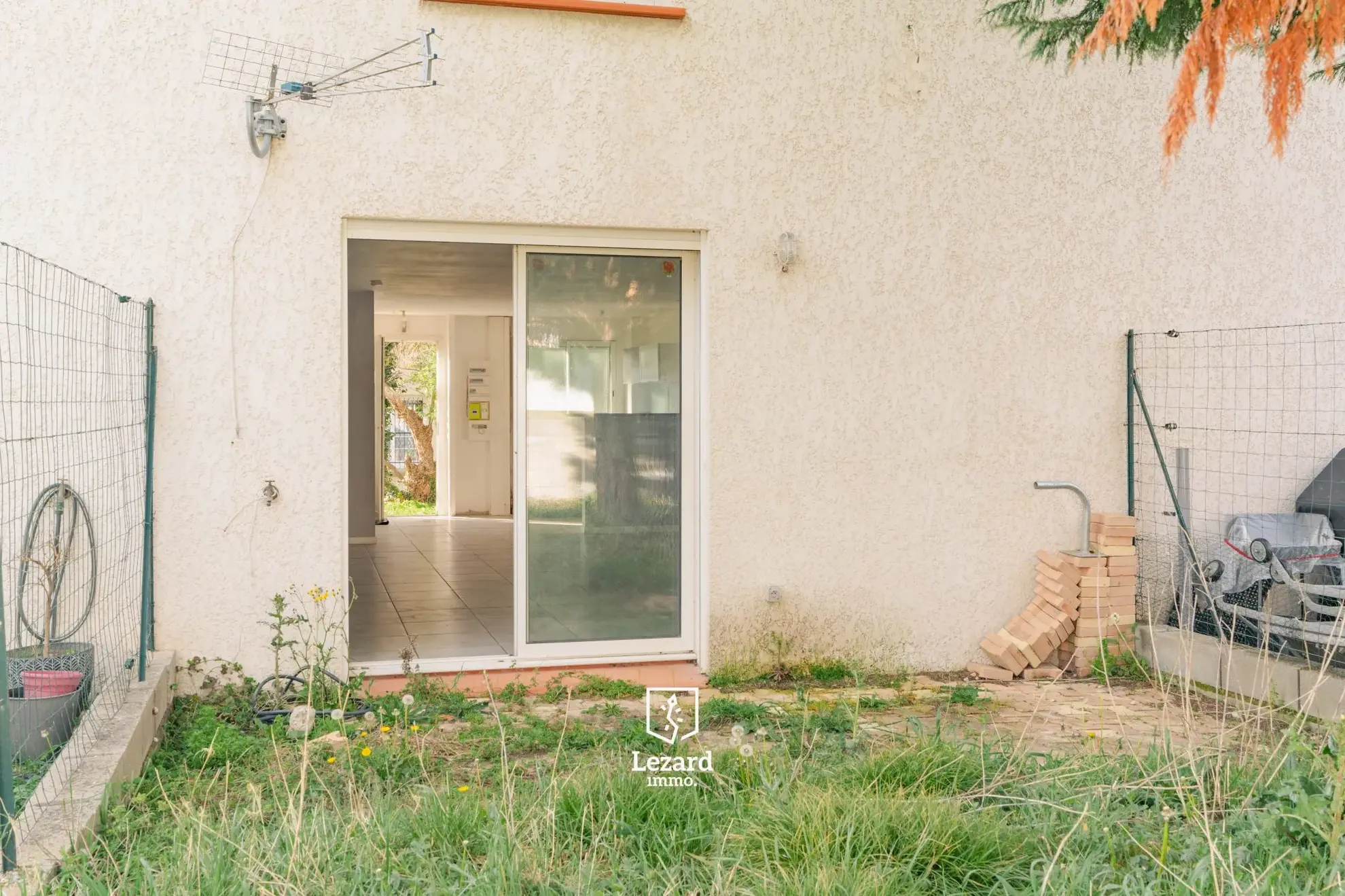 Maison récente à Labastide d'Anjou avec jardin et parking – Confort et proximité 
