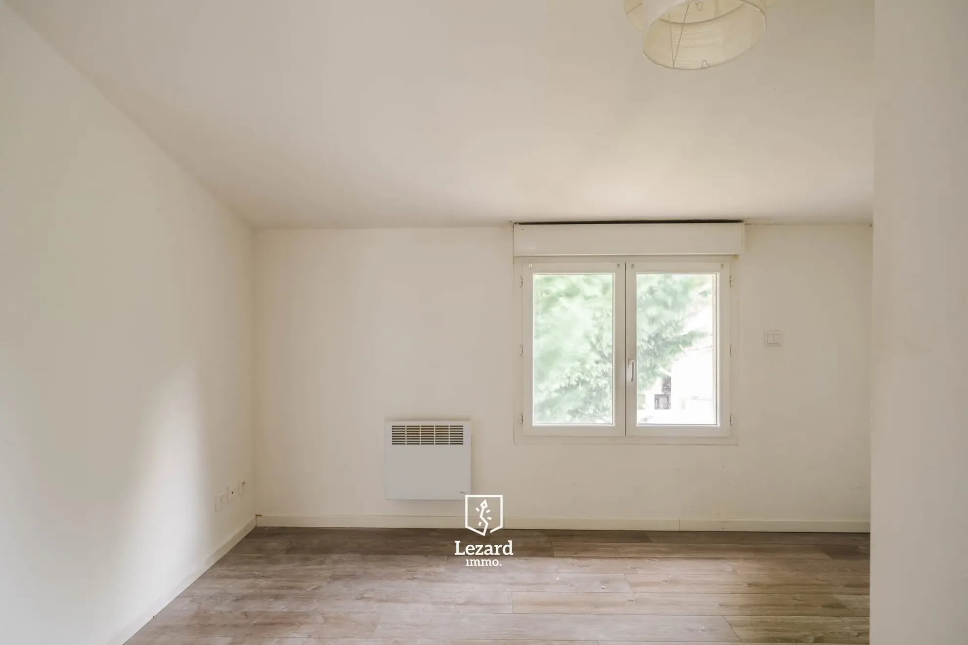 Maison récente à Labastide d'Anjou avec jardin et parking – Confort et proximité 