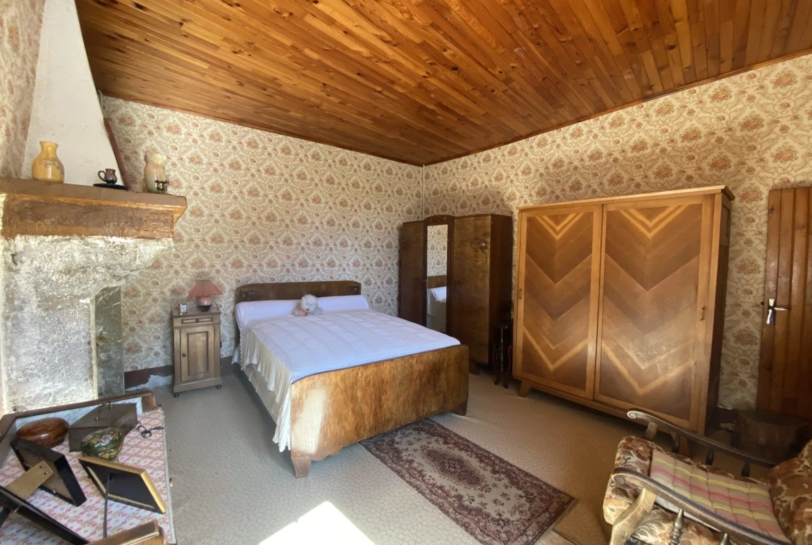Maison à vendre à PONTAIX avec potentiel de rénovation en bord de rivière 