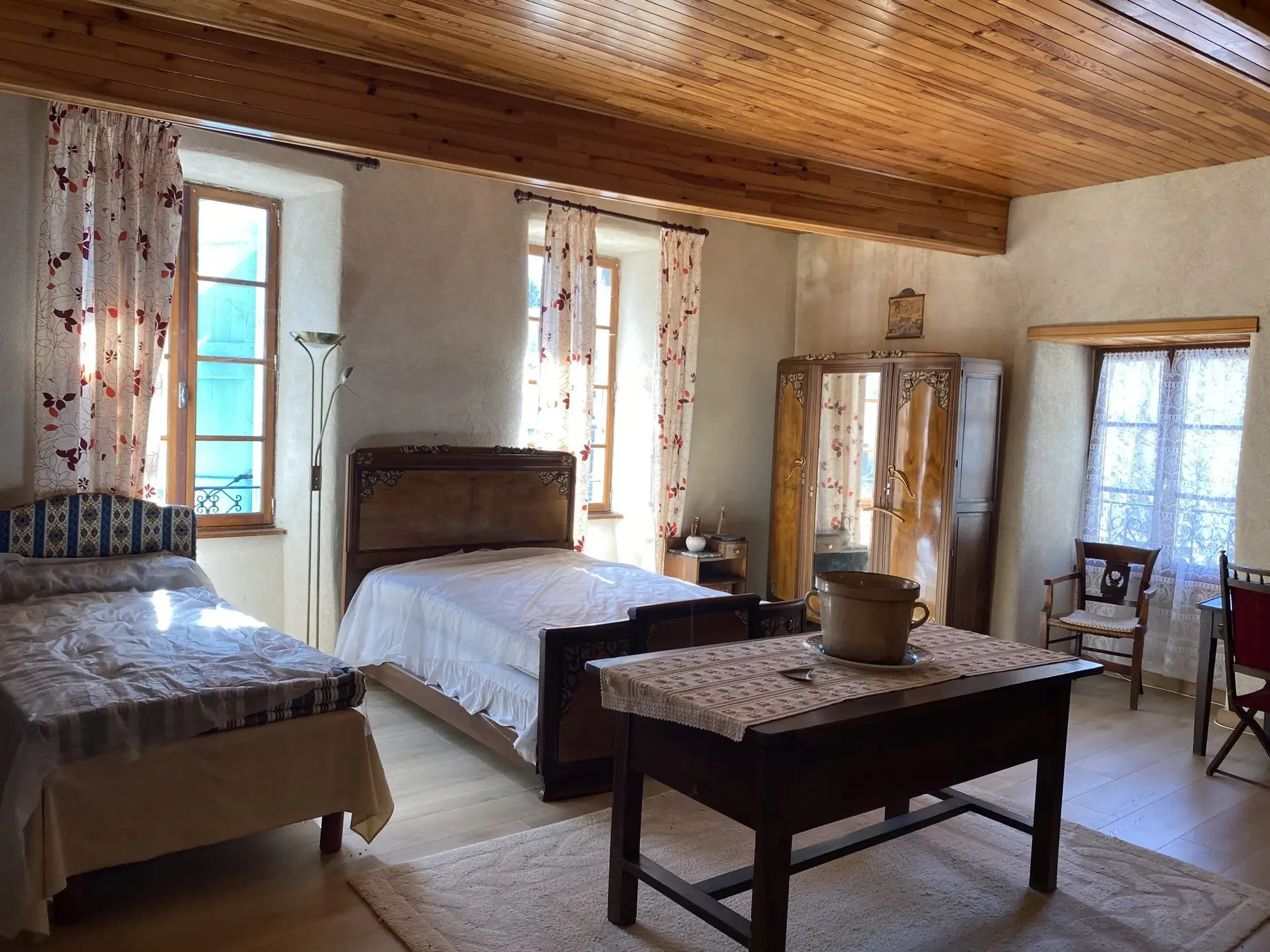 Maison à vendre à PONTAIX avec potentiel de rénovation en bord de rivière 