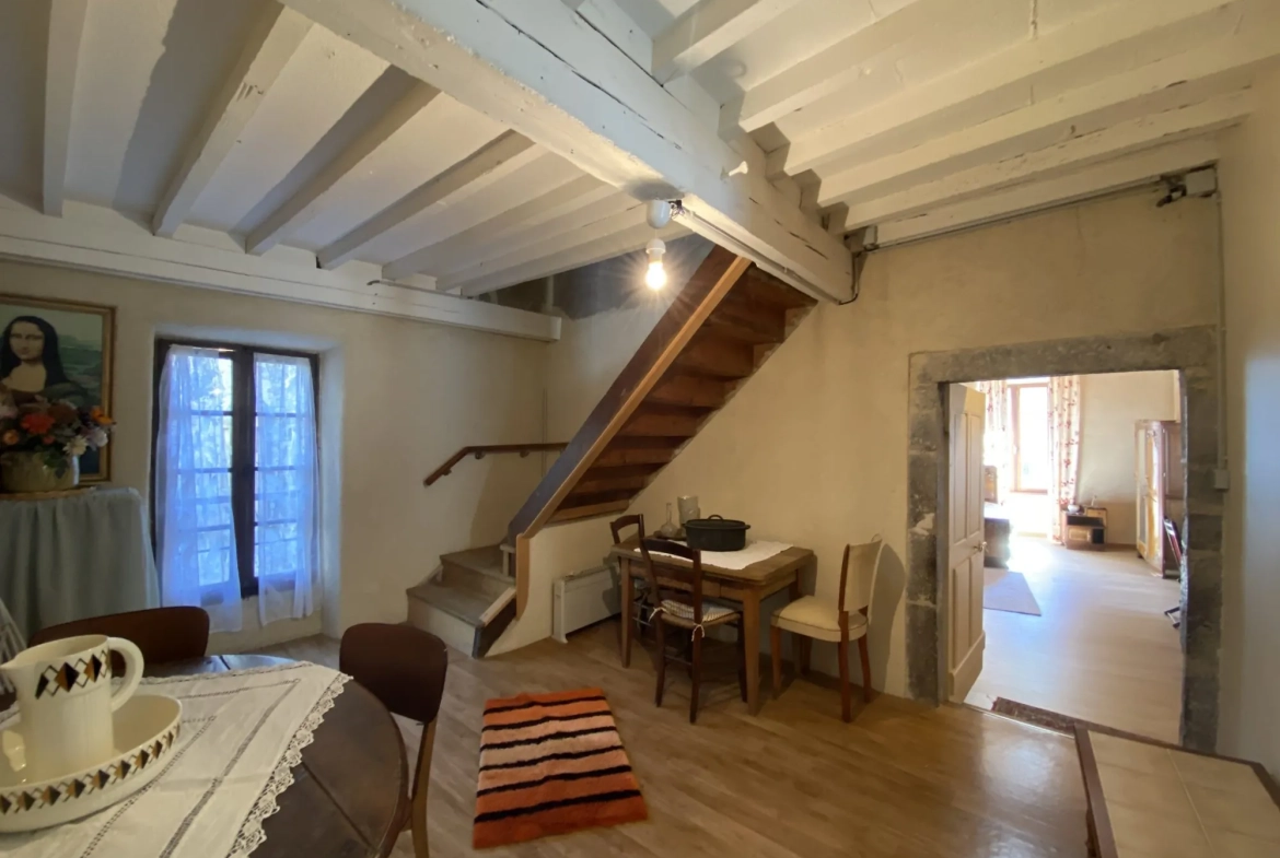 Maison à vendre à PONTAIX avec potentiel de rénovation en bord de rivière 