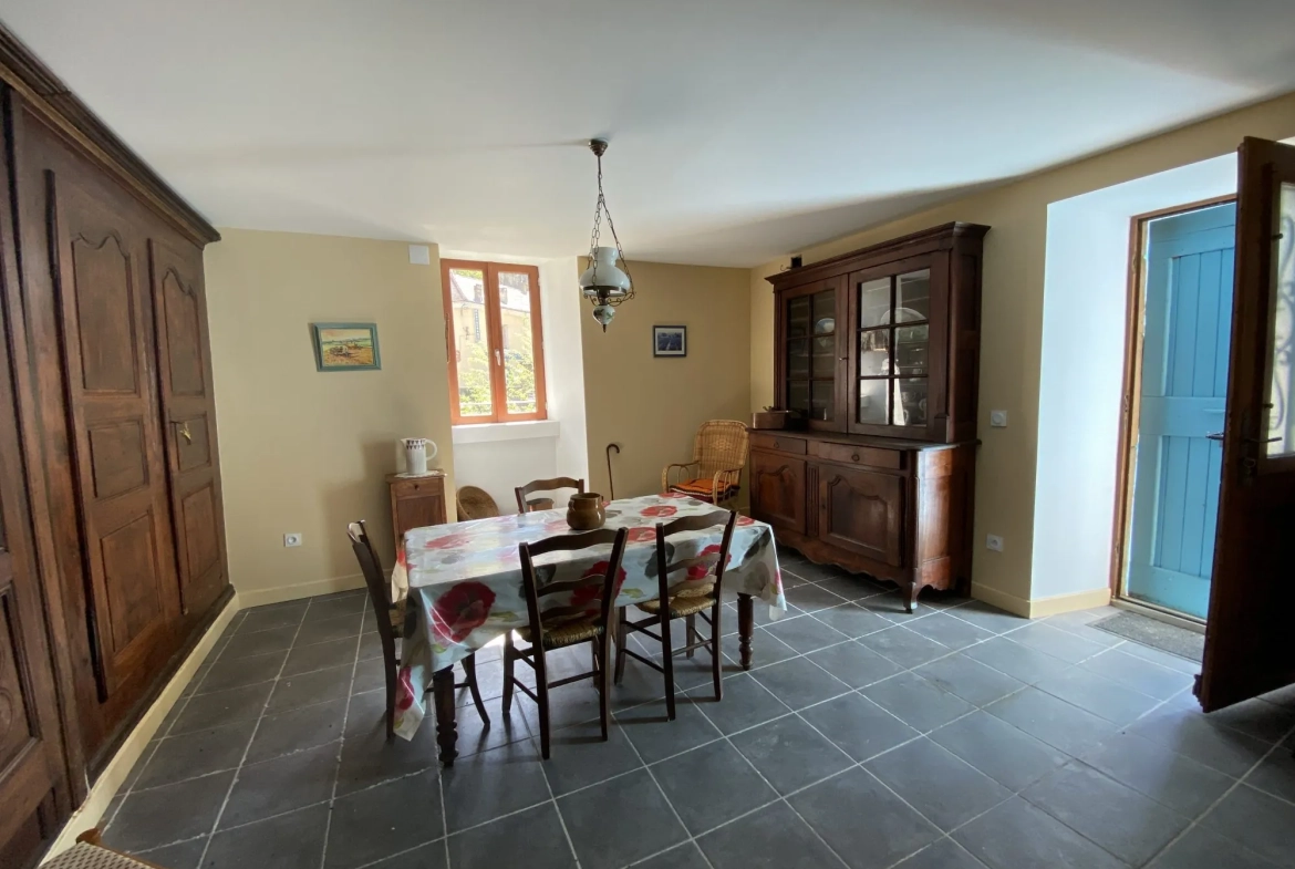 Maison à vendre à PONTAIX avec potentiel de rénovation en bord de rivière 