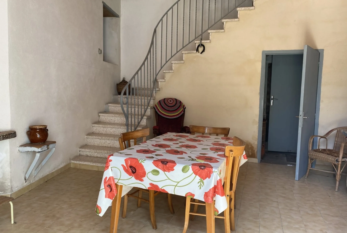 Maison à vendre à PONTAIX avec potentiel de rénovation en bord de rivière 