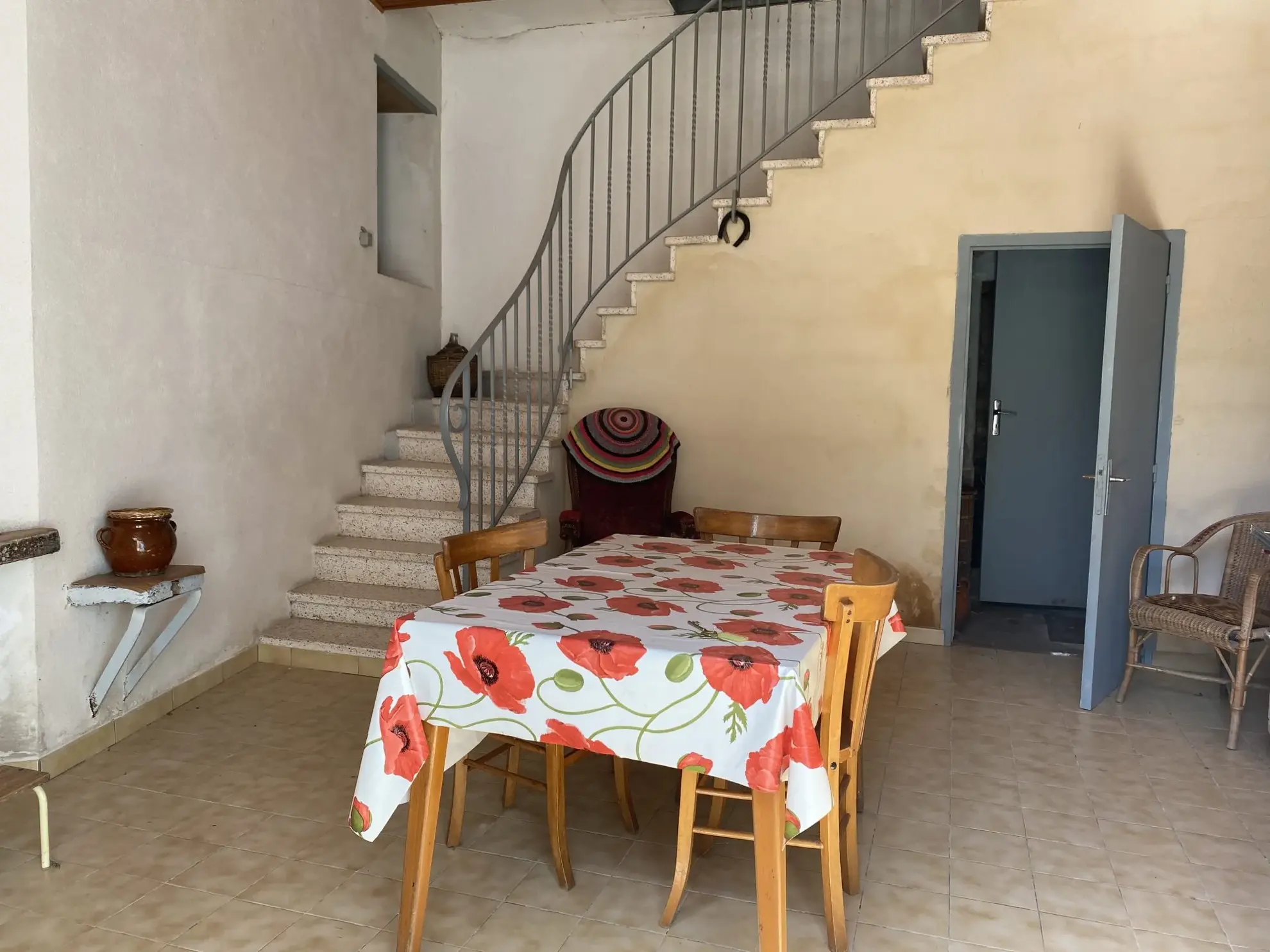 Maison à vendre à PONTAIX avec potentiel de rénovation en bord de rivière 